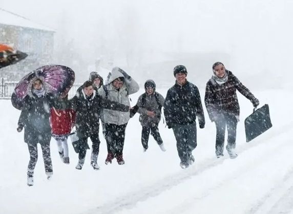Kar yağışı ve olumsuz hava koşulları nedeniyle 56 ilde eğitime ara verildi