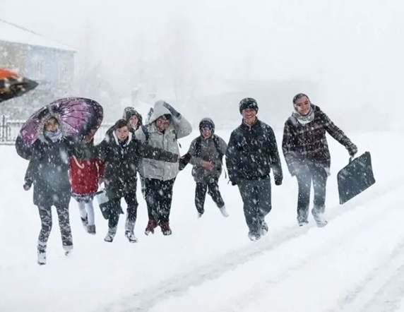 Kar yağışı ve olumsuz hava koşulları nedeniyle 56 ilde eğitime ara verildi