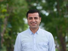 Selahattin Demirtaş’tan ‘Barışın yanında olalım’ çağrısı…