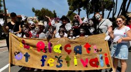 Alaçatı Ot Festivali’nde renkli görüntüler
