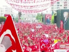 Özgür Özel:”HALK UYANDI VE İKTİDARA YÜRÜYOR”