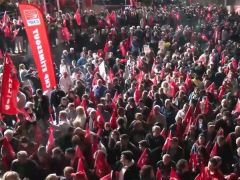 CHP’liler genel merkez önünde toplandı!