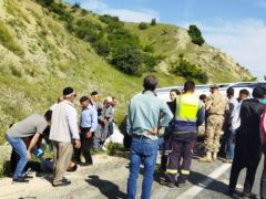 Elazığ’da köy minibüsü takla attı…