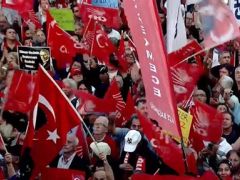 Binlerce yurttaş Esenler Cumhuriyet Meydanı’nda bir araya geldi