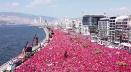 İzmir Gündoğdu Meydanı’nda ve tarihi Kordon’da insan seli oluştu…