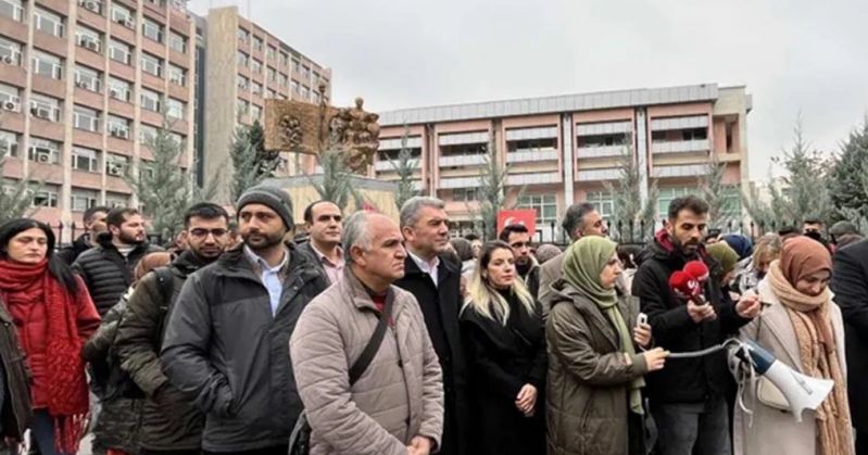 Mülakat mağdurları MEB önünde