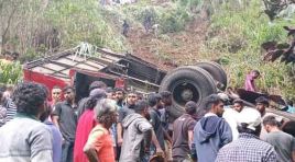 Sri Lanka’da yolcu otobüsü uçuruma yuvarlandı!