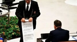CHP’li vekil, ’54 metrelik listesiyle’ kürsüye çıktı, İşte kamuda çoklu maaş alanlar…
