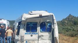 Muğla’da Beton mikseri ile yolcu minibüsü çarpıştı!
