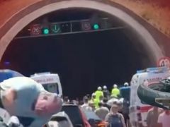 Antalya’da iki motosiklet ile otomobil çarpıştı!