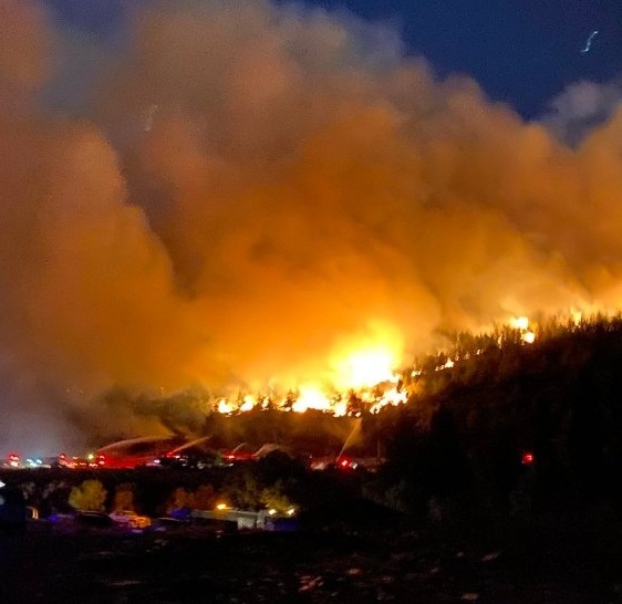 İzmir’de orman yangını sürüyor…