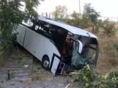 Maltepe’de otobüs şarampole yuvarlandı!