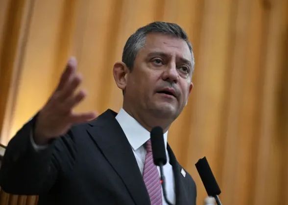 Özgür Özel ‘soru işaretlerini’ sıraladı: ‘Aklım almıyor, içime de sinmiyor!’