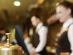 Turizm işçisine ‘pranga’!