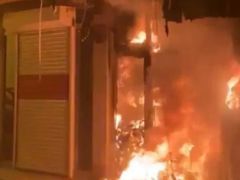 Adıyaman’da giyim mağazasına molotoflu saldırı
