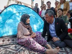 Özel, Sındırgı’da depremzedelerle bir araya geldi