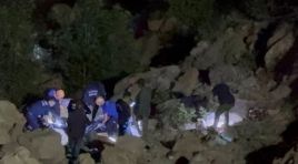 Adana’da otomobil uçuruma yuvarlandı!