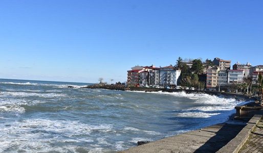 Giresun’da olumsuz koşullar nedeniyle denize girişler yasaklandı