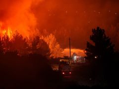 İzmir’de yangına müdahale devam ediyor…