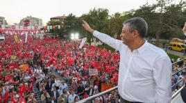 İstanbul Valiliği’nden CHP mitingi öncesi, Şişhane metro istasyonunun çıkışları kapatıldı