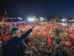 Özgür Özel“ÇOK YAKINDA DA KOLTUKLARINI, MAKAMLARINI KAYBEDECEKLER”