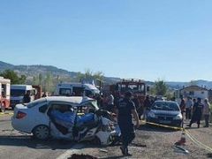 Manisa’da iki otomobil çarpıştı!
