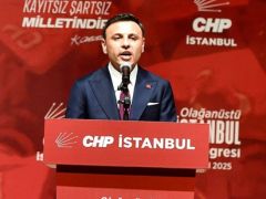 Özgür Çelik yeniden CHP İstanbul İl Başkanı seçildi!