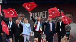 Özgür Özel,‘AKP’YE GEÇMEYENLERE KELEPÇE, AKP’YE GEÇENLERE ROZET’