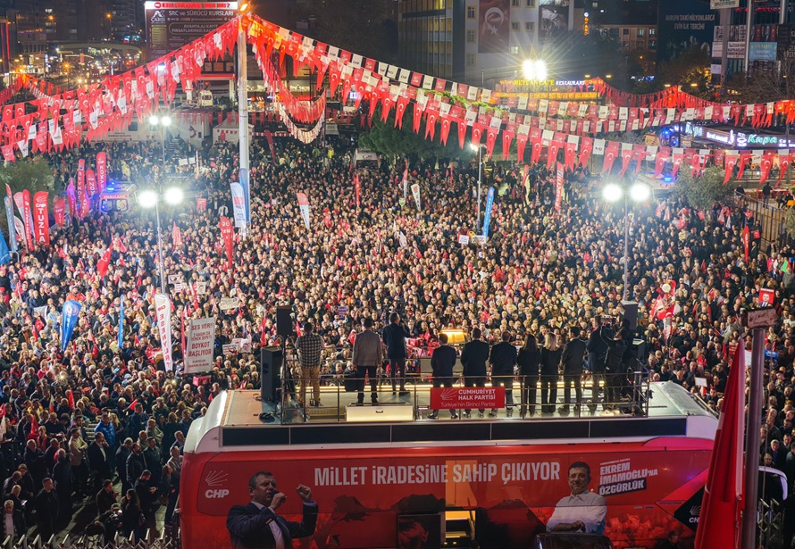 CHP’den Esenyurt’ta ‘Millet İradesine Sahip Çıkıyor’ mitingi…