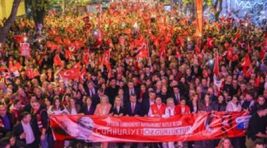 On binler Kadıköy’de Cumhuriyet için yürüdü!