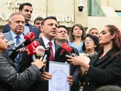 Yeniden CHP İstanbul İl Başkanı seçilen Özgür Çelik mazbatasını aldı!