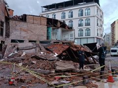 Sındırgı’ deprem sonrası yıkılan ve hasar gören binalar