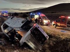 Afyonkarahisar’da yolcu otobüsü devrildi!