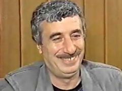 Tiyatro dünyasının efsane ismi Ahmet Gülhan hayatını kaybetti