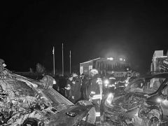 Edirne’de lastiği patlayan TIR önüne geleni ezdi!