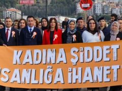 Kadınlar şiddete karşı kadınlar yine sokakları doldurdu