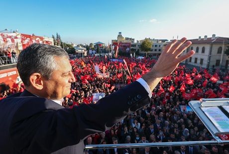 Özgür Özel’: İBB yargılamasının canlı yayında yapılmasını istiyoruz