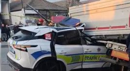 Manisa’da ekip aracı TIR’a çarptı…