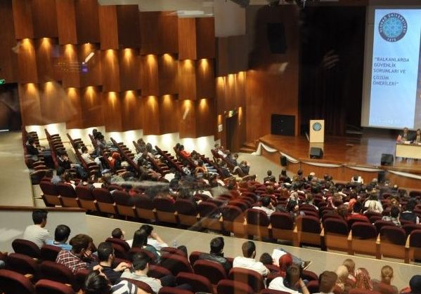 Üniversiteyi 3 yılda bitirme uygulaması gelecek yıl hayata geçirilecek…