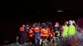 Çanakkale’de “DUR İHTARINA UYMADI, KAÇTI”KARŞI YOLDAN GELEN ARACA ÇARPTI!