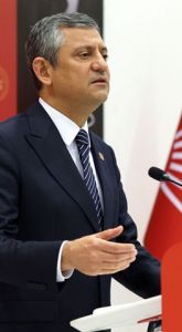 Özel, Türkiye’de fikren ve zikren iktidar ile muhalefetin yer değiştirdiğini belirtti