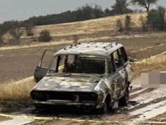Yanan otomobilin yanında başsız erkek cesedi bulundu!