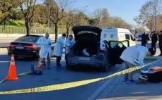 İstanbul’ Bakırköy ilçesinde , bir şahıs otomobilinde uğradığı silahlı saldırıda hayatını kaybetti