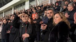 Amedspor taraftarları Leyla Zana’yı ayakta alkışladı