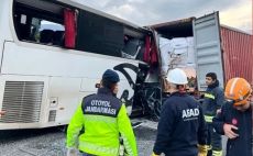 Osmaniye’de yolcu otobüsü TIR’a çarptı, Can kaybı ve yaralılar var