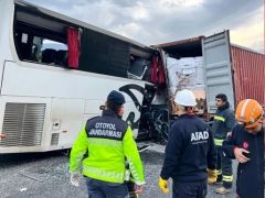 Osmaniye’de yolcu otobüsü TIR’a çarptı, Can kaybı ve yaralılar var