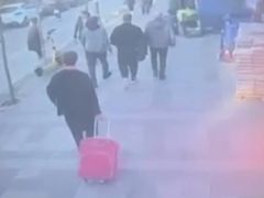 Ümraniye’de evde hırsızla karşılaştı, kendisini aşağı attı!