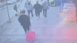 Ümraniye’de evde hırsızla karşılaştı, kendisini aşağı attı!