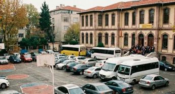 İstanbul’da 19 devlet okulunun bahçesi, ders saatleri dışında ücretli otopark