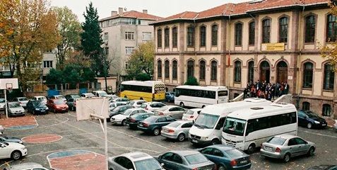 İstanbul’da 19 devlet okulunun bahçesi, ders saatleri dışında ücretli otopark